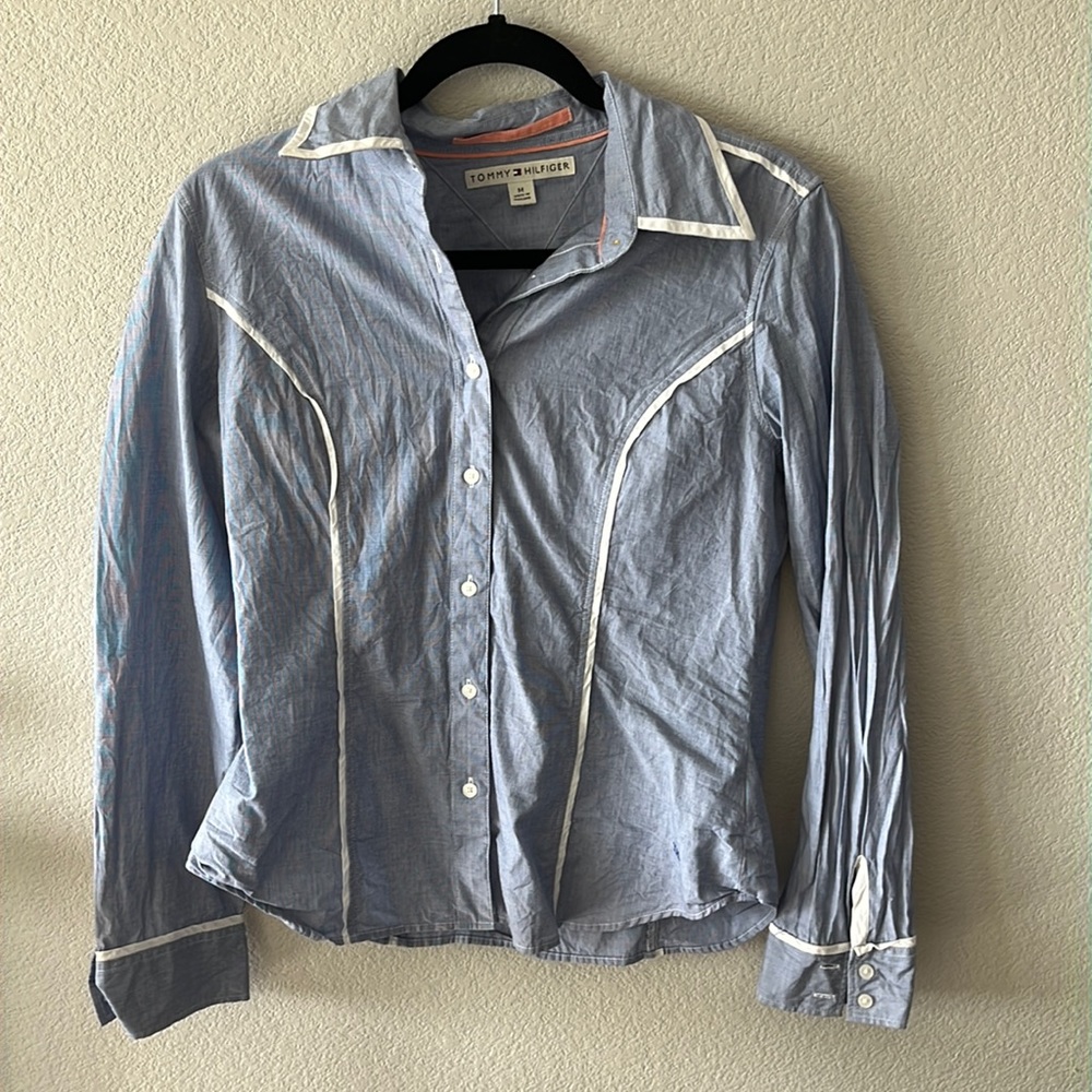 Beautiful Tommy Hilfiger button down top